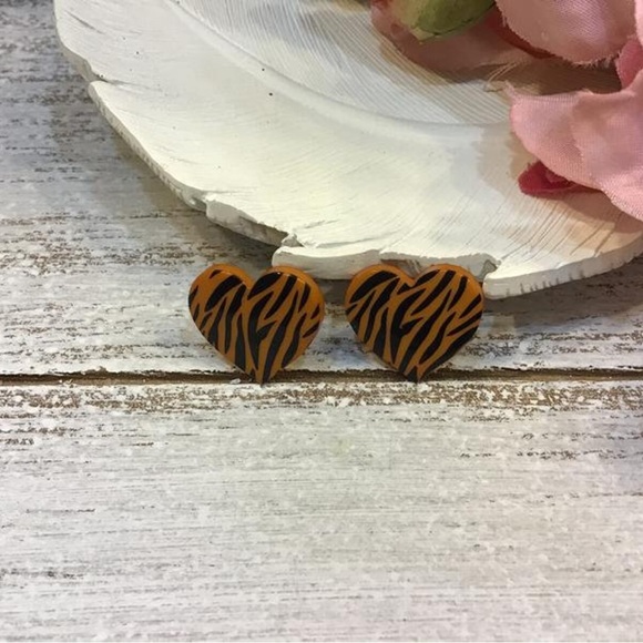 2/$10.00 Heart Earrings - Picture 1 of 1